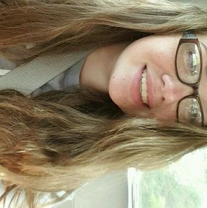 Meet your Posher, Caitlin